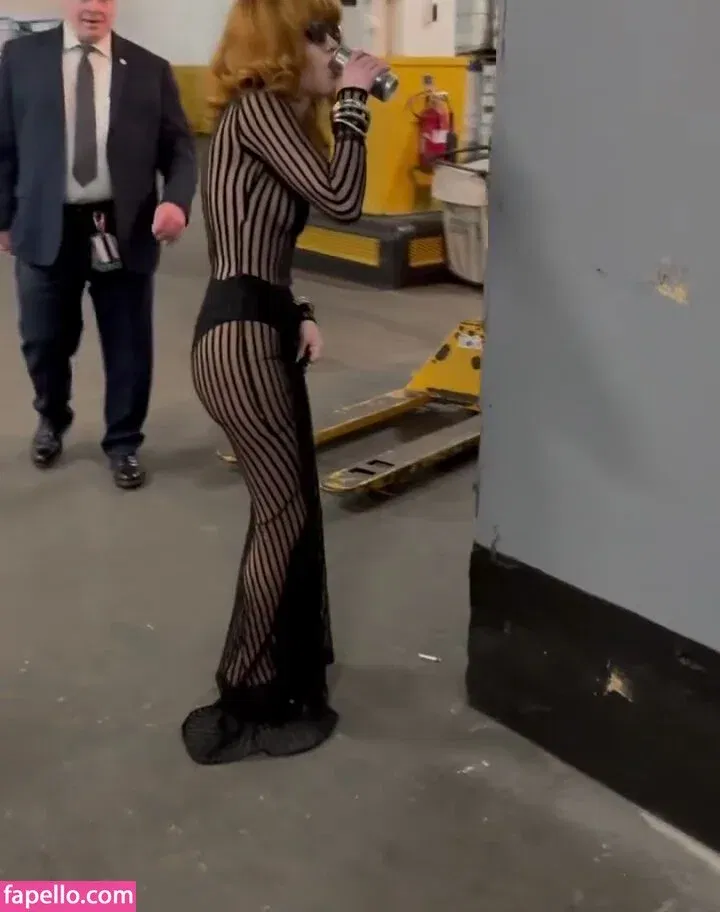 Natasha Lyonne Onlyfans Photo Gallery 