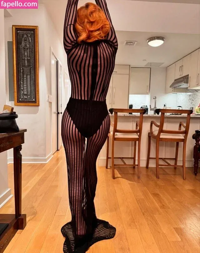 Natasha Lyonne Onlyfans Photo Gallery 