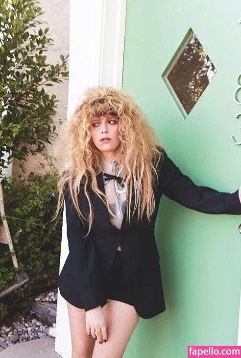 Natasha Lyonne Onlyfans Photo Gallery 