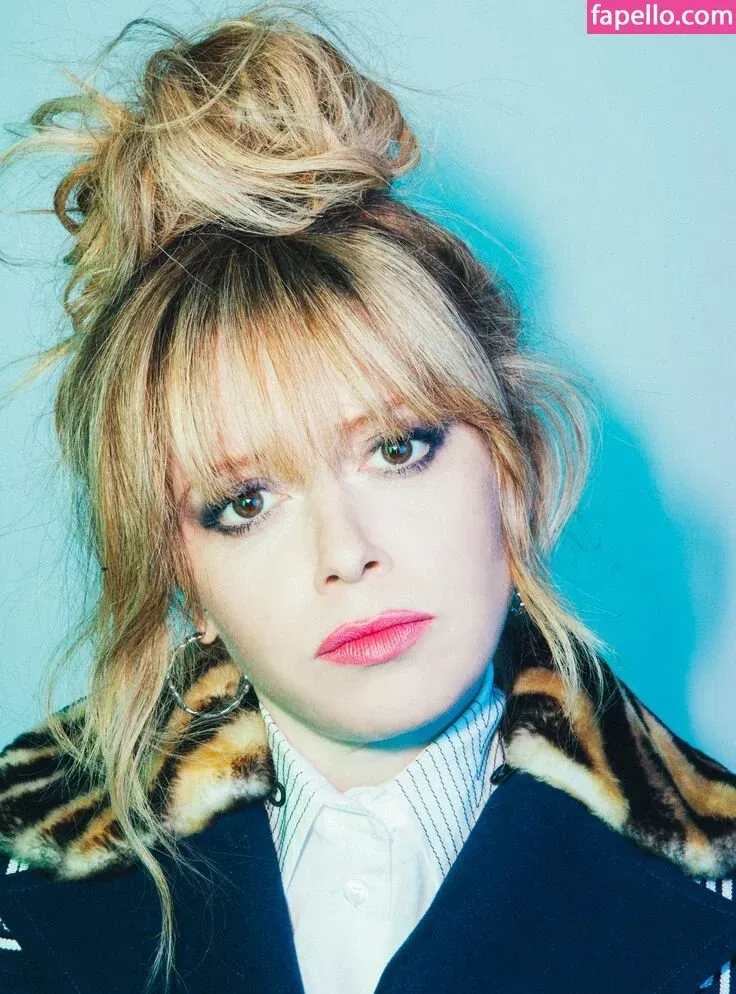 Natasha Lyonne Onlyfans Photo Gallery 