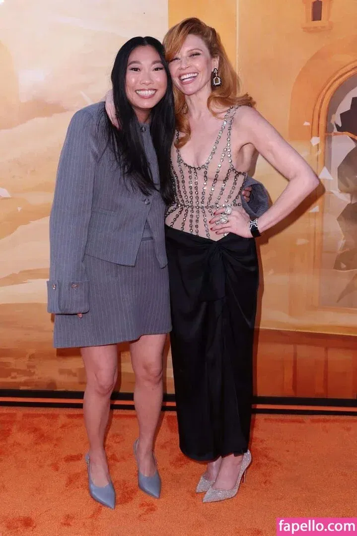 Natasha Lyonne Onlyfans Photo Gallery 