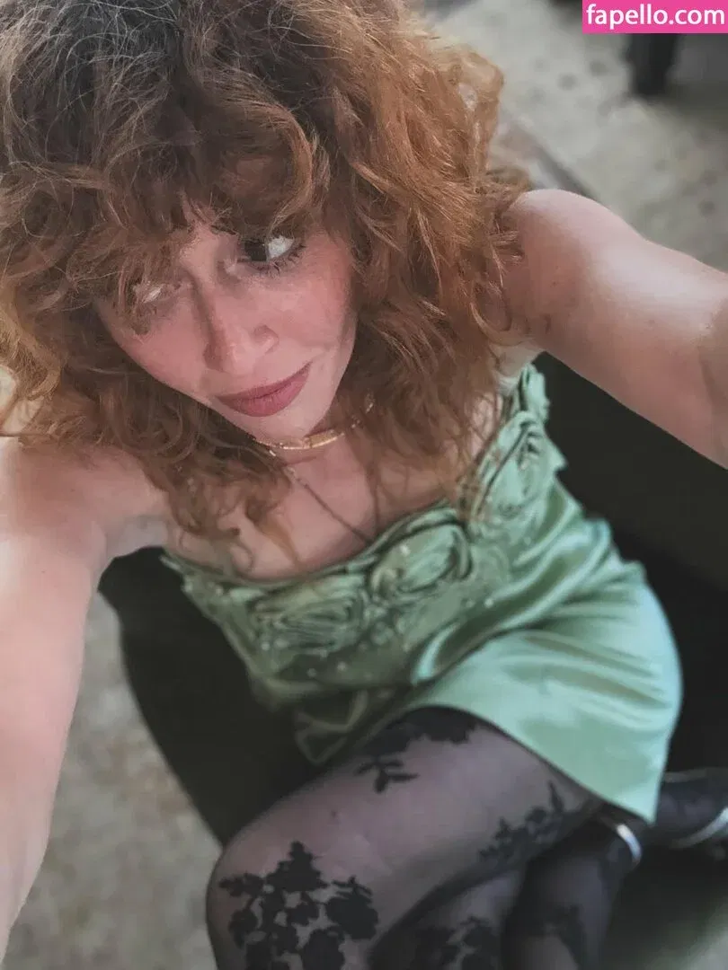 Natasha Lyonne Onlyfans Photo Gallery 