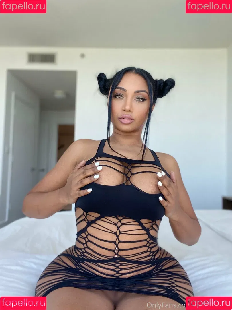 British Olivia Onlyfans Photo Gallery 