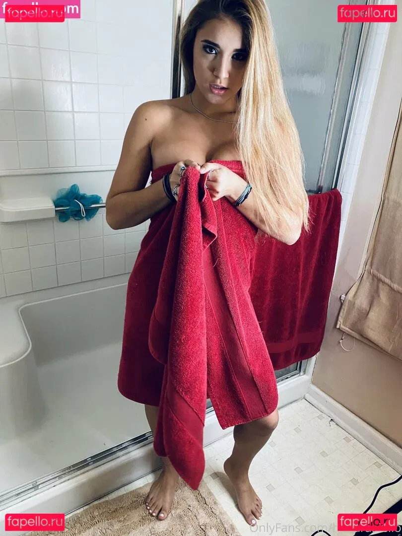 Hadara Aiello Onlyfans Photo Gallery 