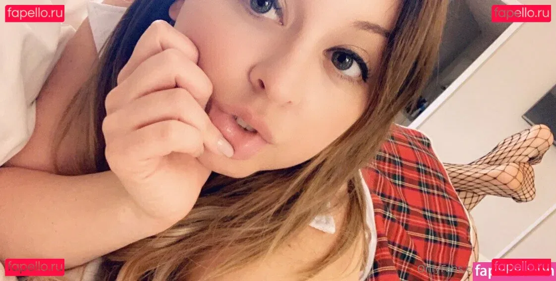 LoadsofLayla Onlyfans Photo Gallery 