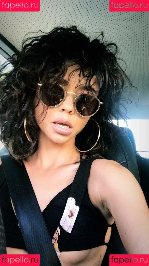 Sarah Hyland Onlyfans Photo Gallery 