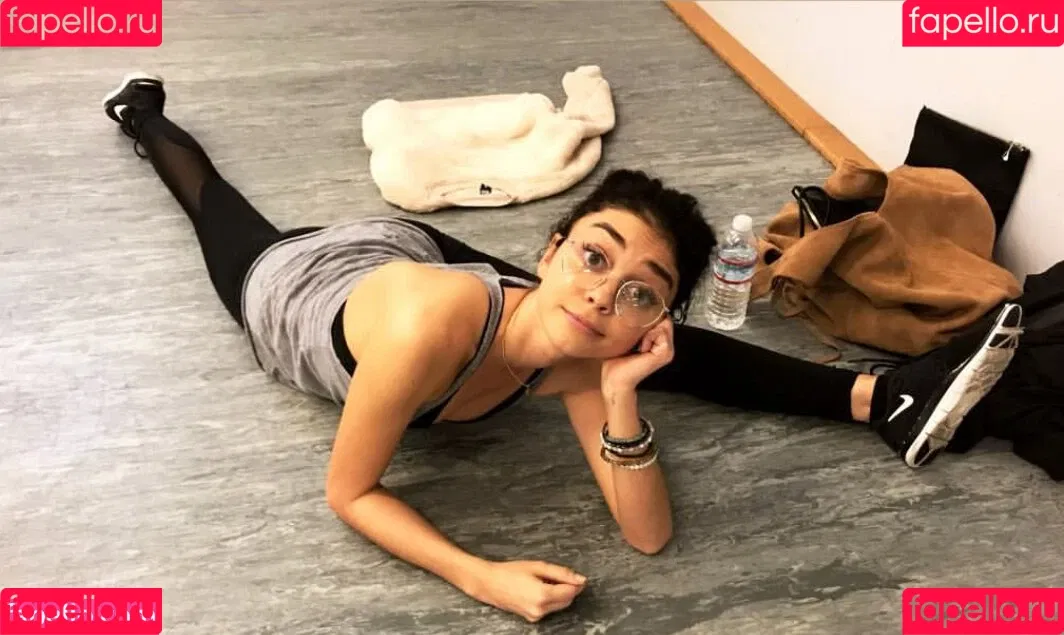 Sarah Hyland Onlyfans Photo Gallery 