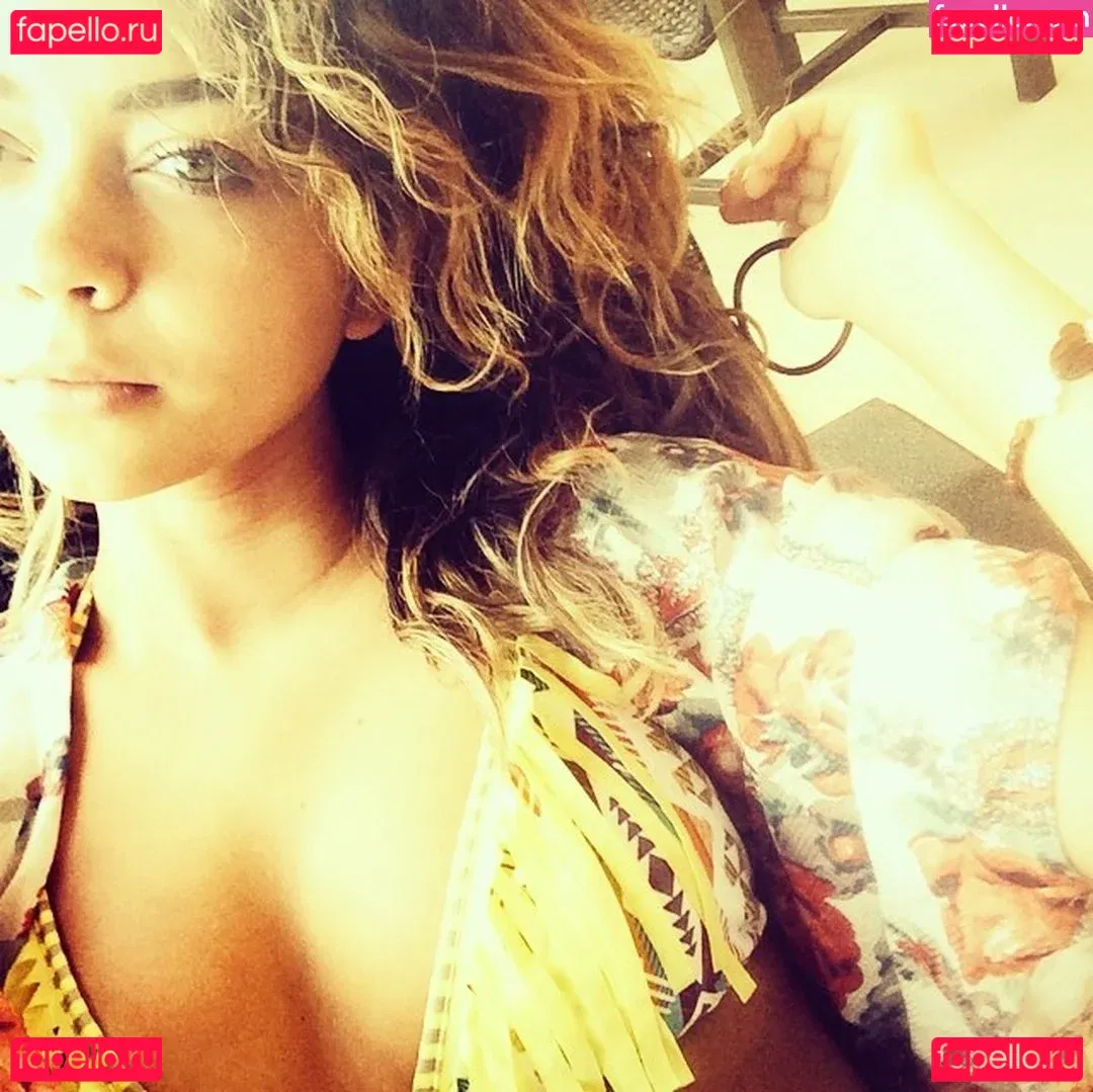 Sarah Hyland Onlyfans Photo Gallery 