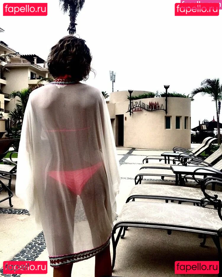 Sarah Hyland Onlyfans Photo Gallery 