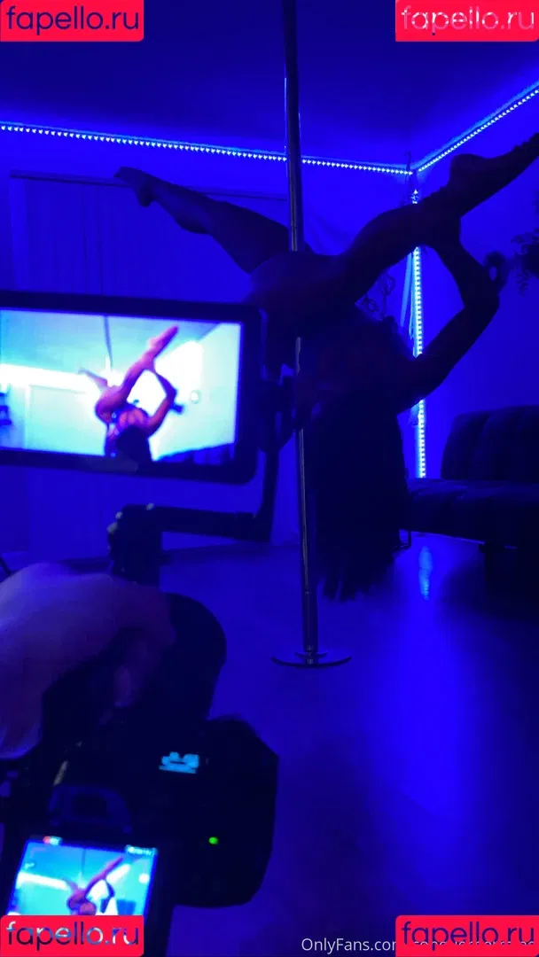 riribunkiki Onlyfans Photo Gallery 