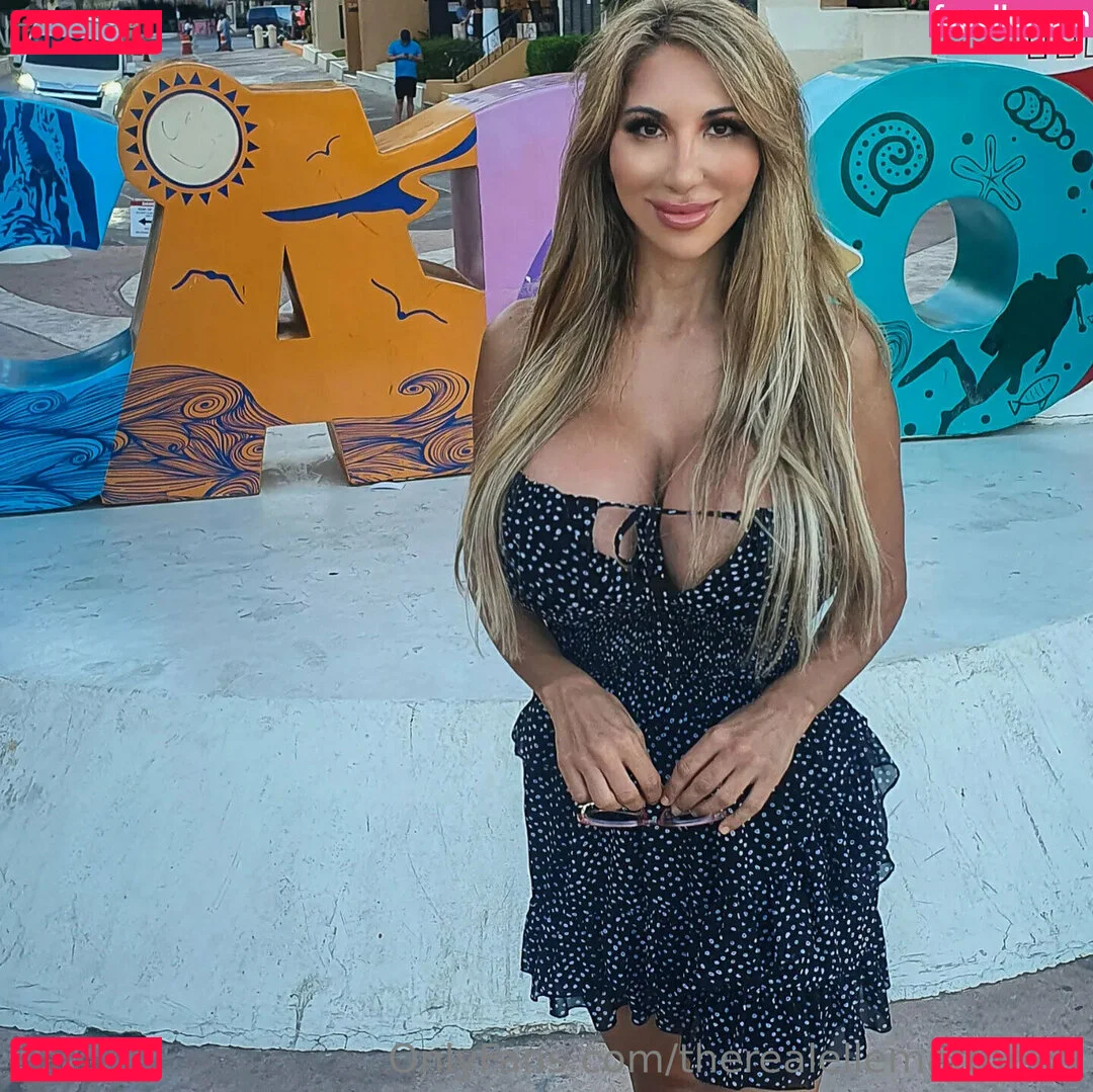 therealellematthews Onlyfans Photo Gallery 