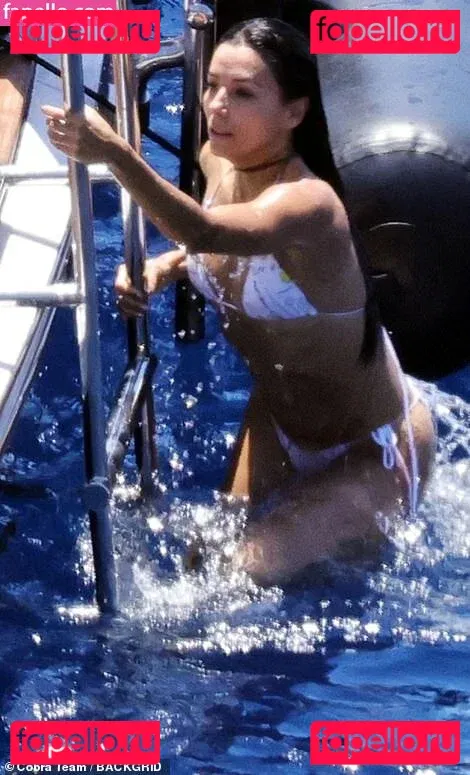 Eva Longoria Onlyfans Photo Gallery 