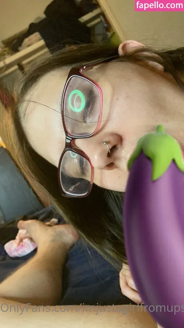 imjustagirlfromupstairs Onlyfans Photo Gallery 