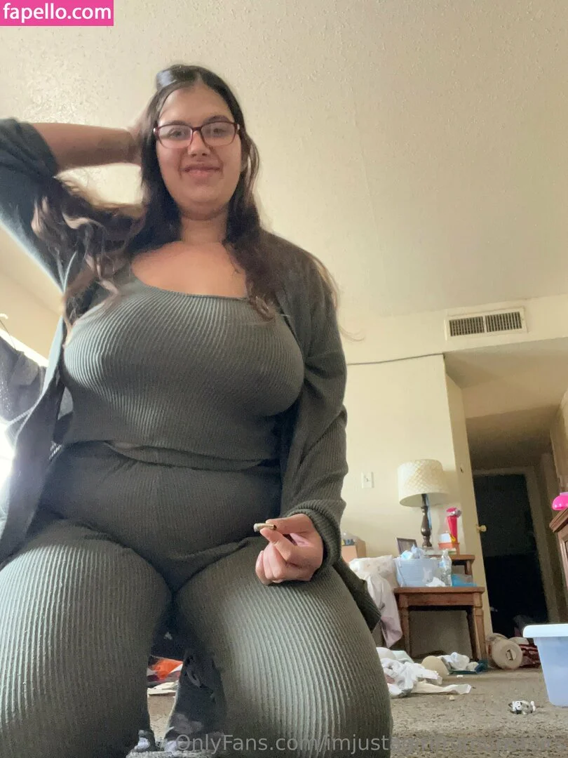 imjustagirlfromupstairs Onlyfans Photo Gallery 