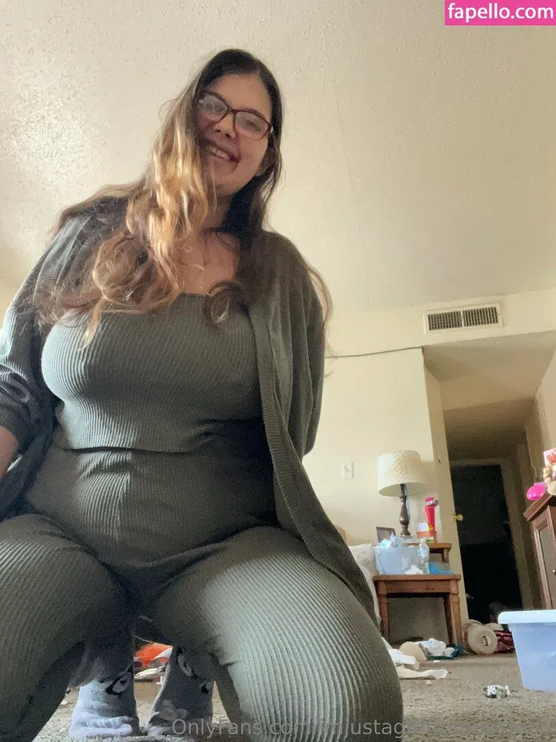 imjustagirlfromupstairs Onlyfans Photo Gallery 