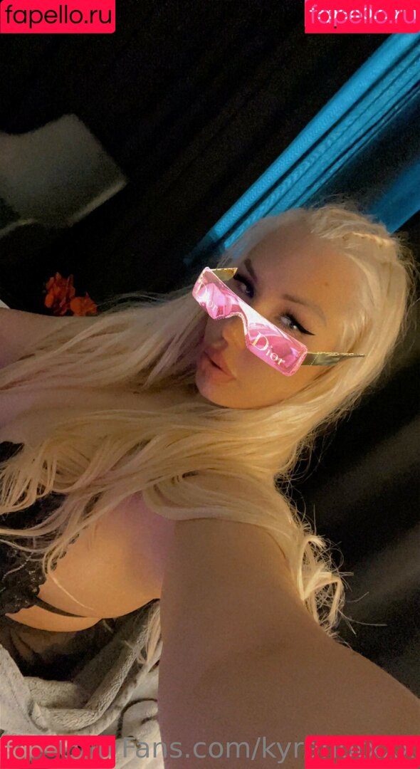 kyrahotxxx Onlyfans Photo Gallery 