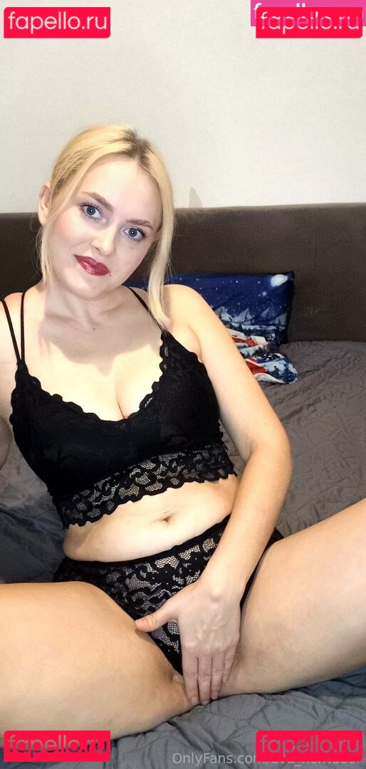 eva_nextdoor Nude Onlyfans Photo 26