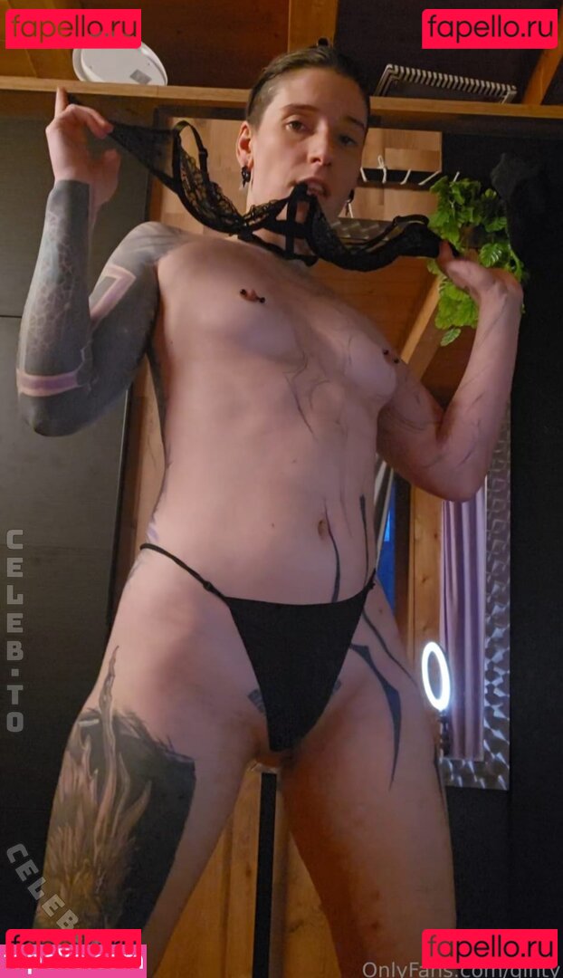 Minaa Ginty Nude Onlyfans Photo 15