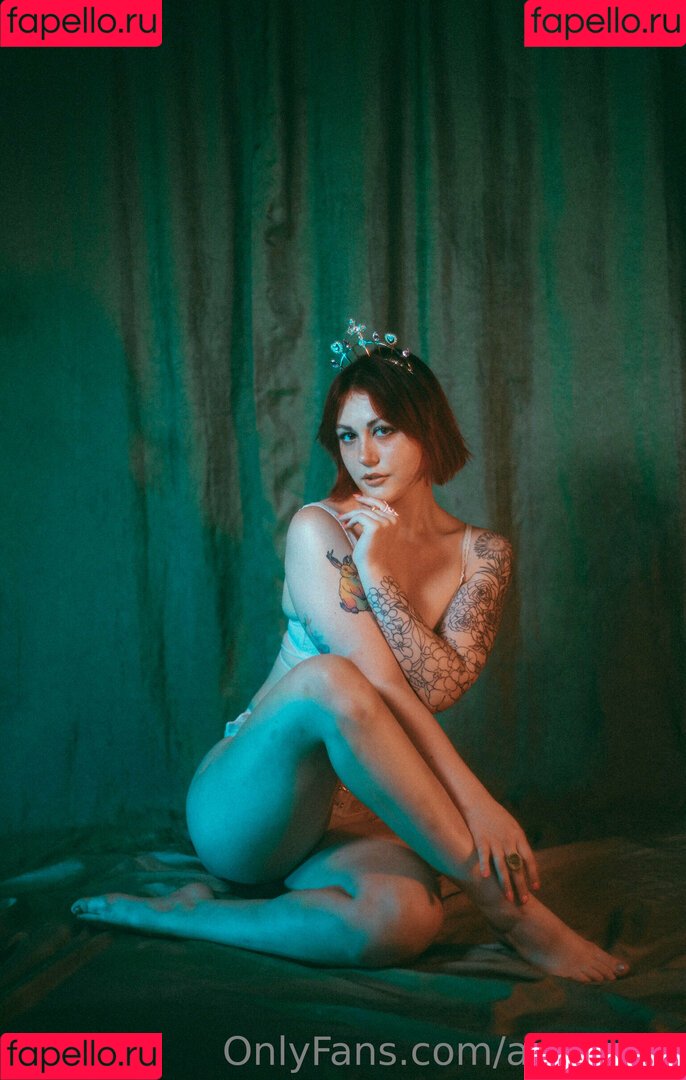 aziebugx Onlyfans Photo Gallery 