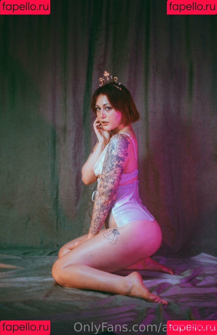 aziebugx Onlyfans Photo Gallery 