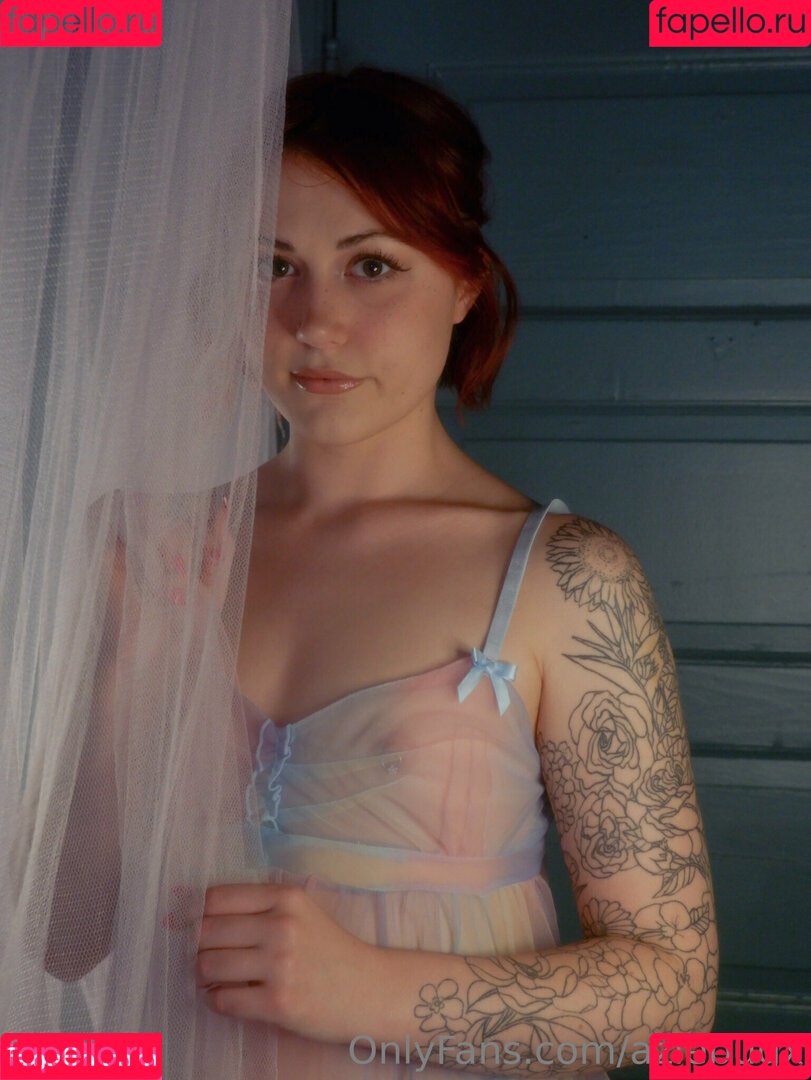 aziebugx Onlyfans Photo Gallery 