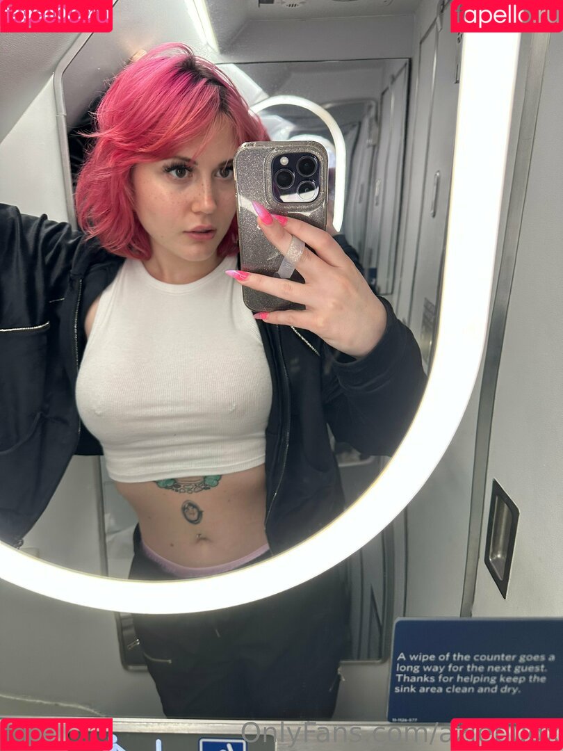 aziebugx Onlyfans Photo Gallery 