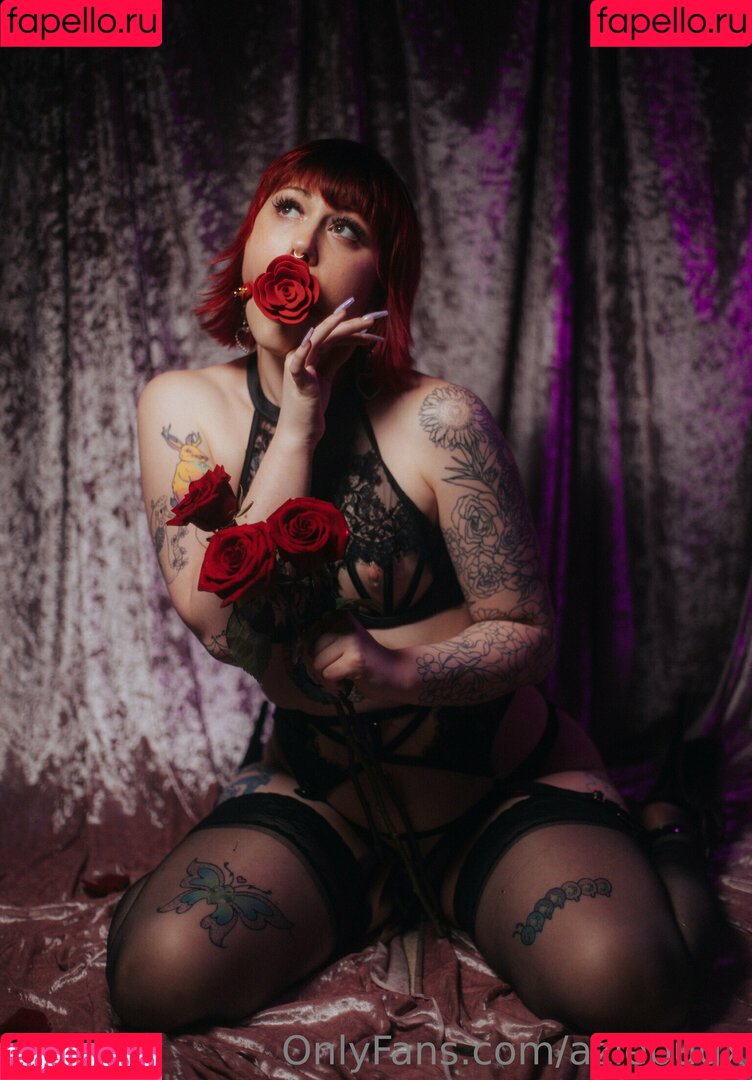 aziebugx Onlyfans Photo Gallery 