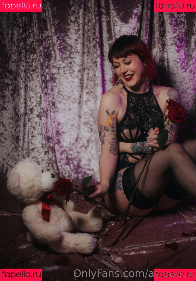 aziebugx Onlyfans Photo Gallery 