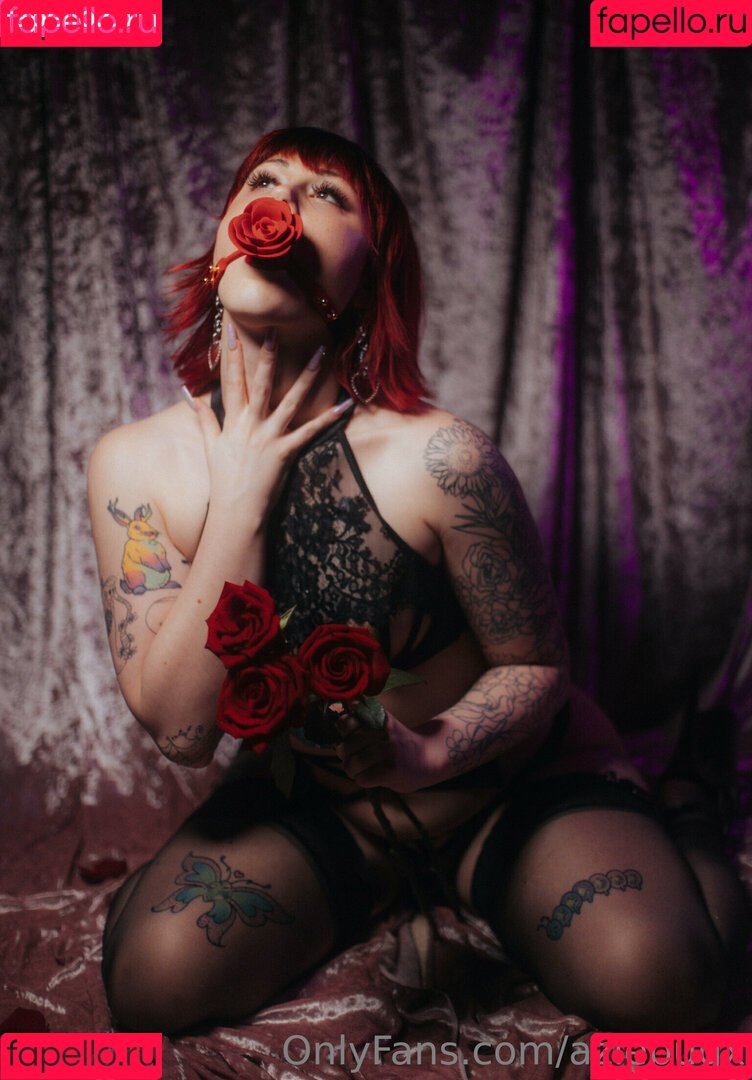 aziebugx Onlyfans Photo Gallery 