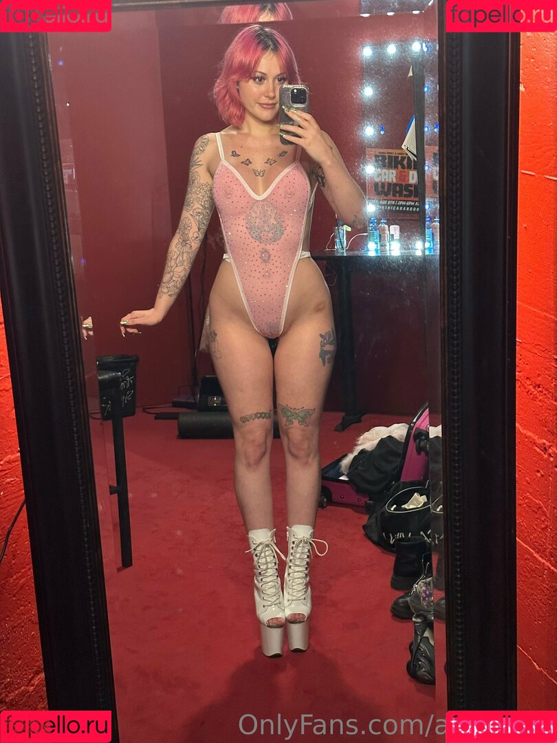 aziebugx Onlyfans Photo Gallery 