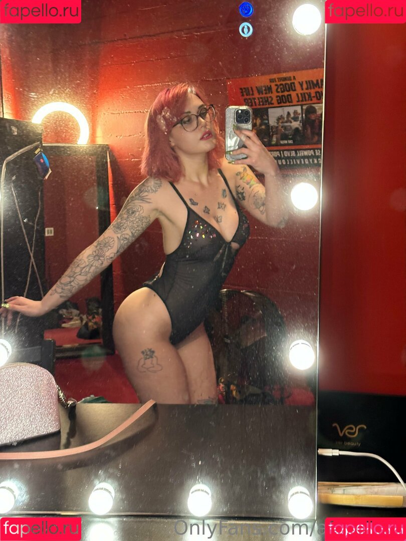 aziebugx Onlyfans Photo Gallery 