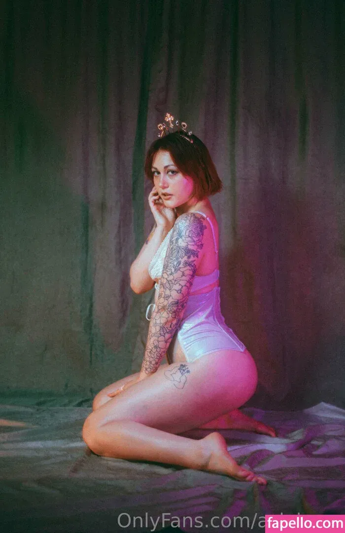 aziebugx Onlyfans Photo Gallery 