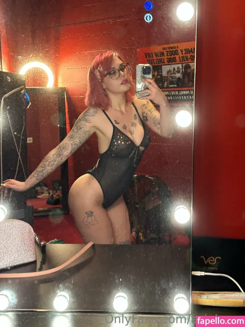 aziebugx Onlyfans Photo Gallery 