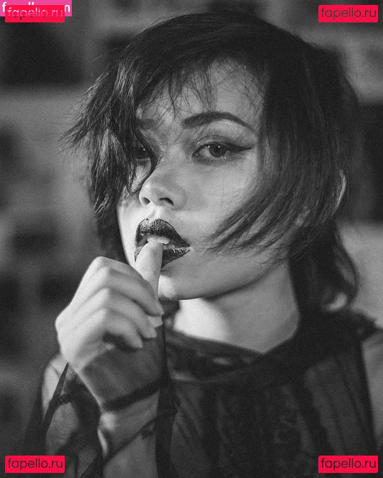 EmotionalBirdy Onlyfans Photo Gallery 