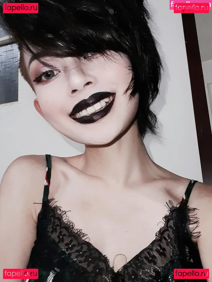 EmotionalBirdy Onlyfans Photo Gallery 