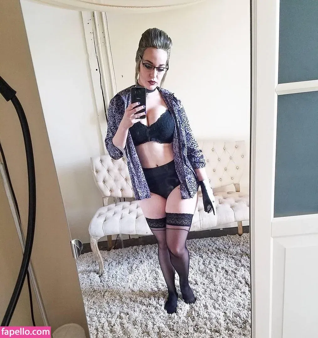 LisaLouWho Onlyfans Photo Gallery 