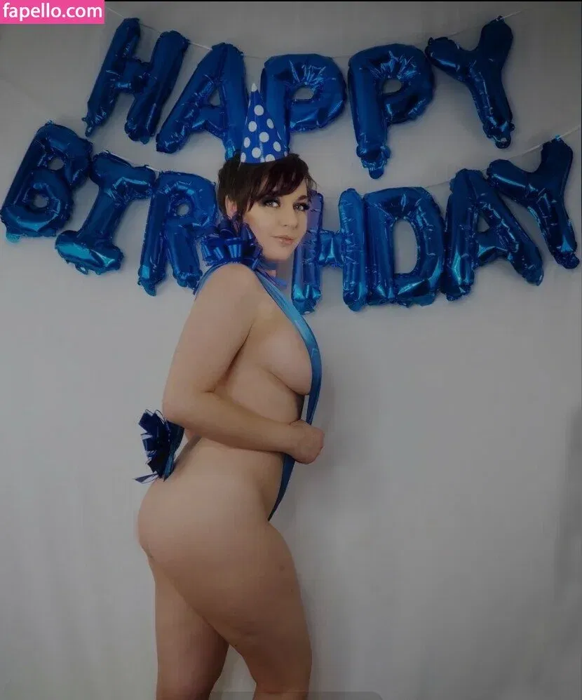 LisaLouWho Onlyfans Photo Gallery 