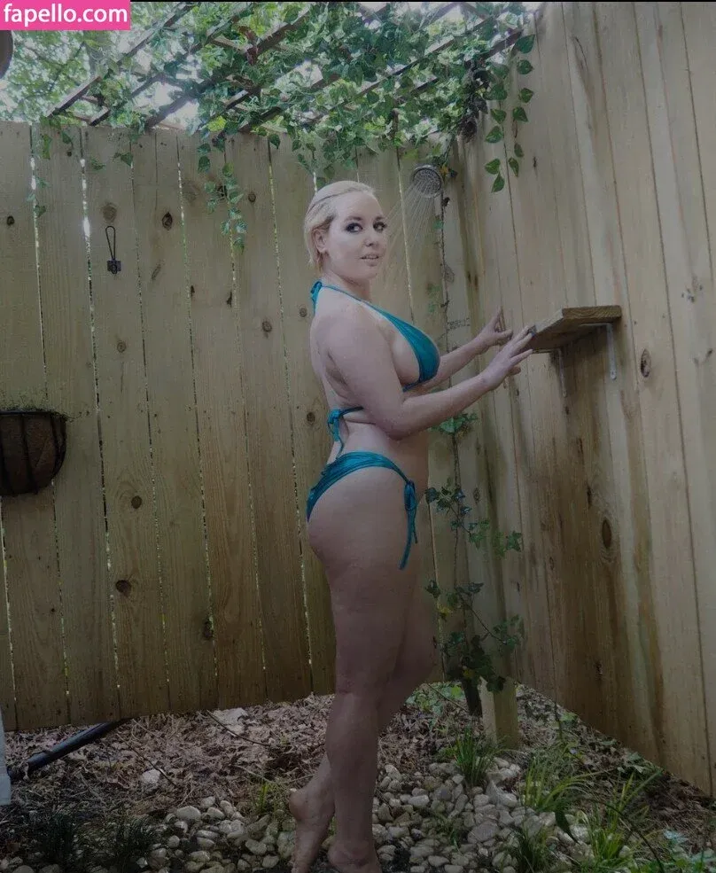 LisaLouWho Onlyfans Photo Gallery 