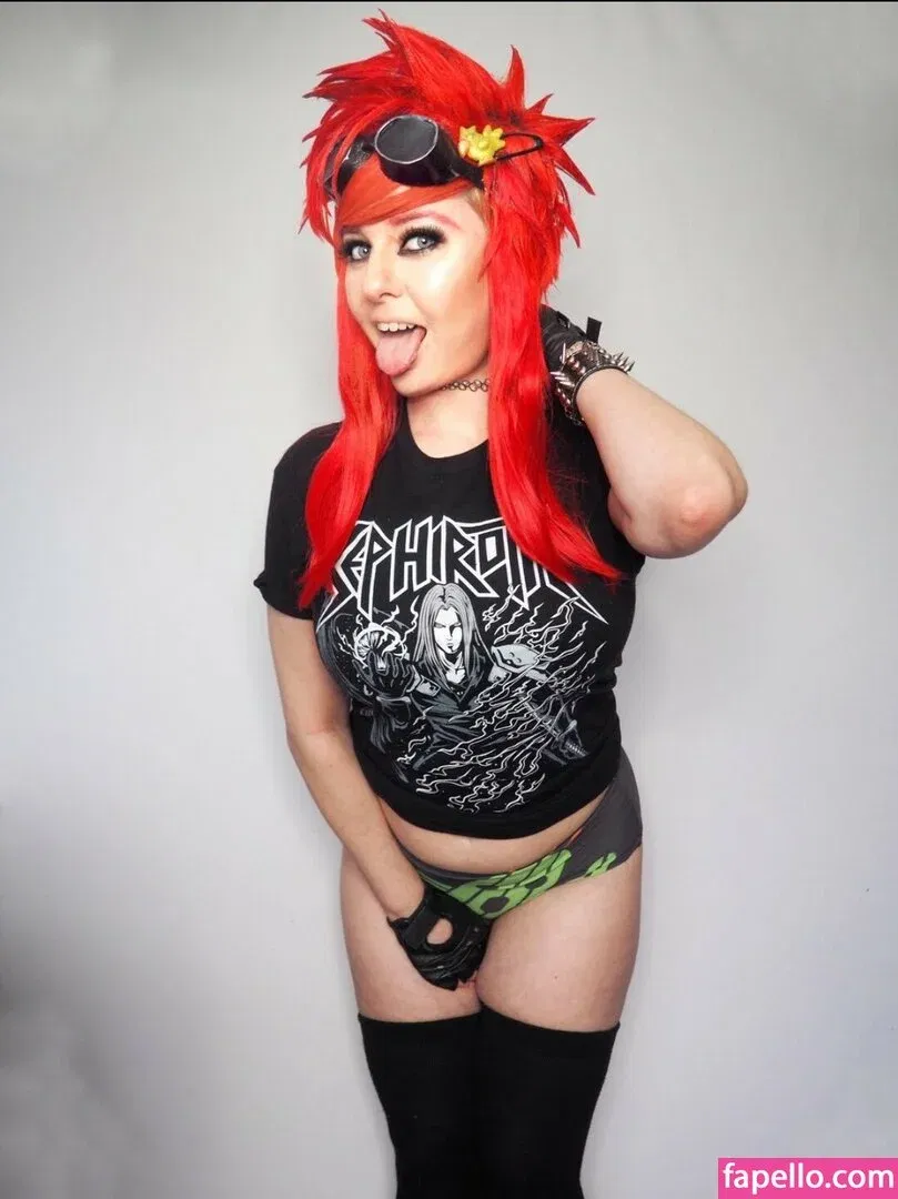 LisaLouWho Onlyfans Photo Gallery 