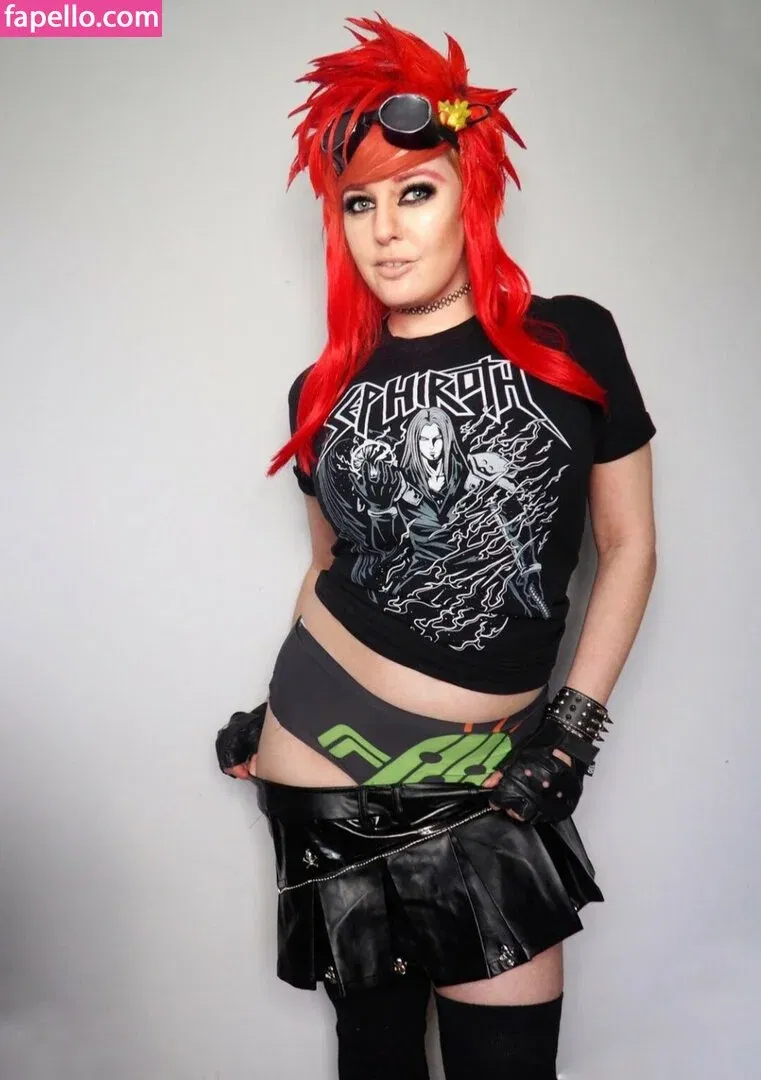 LisaLouWho Onlyfans Photo Gallery 