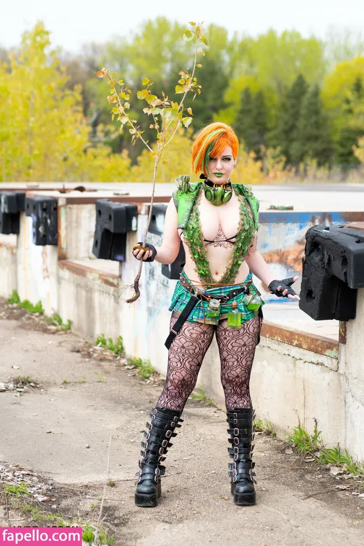 LisaLouWho Onlyfans Photo Gallery 