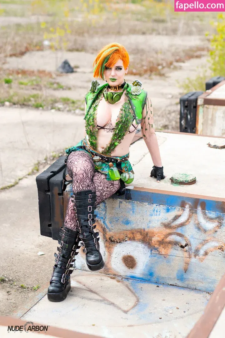 LisaLouWho Onlyfans Photo Gallery 