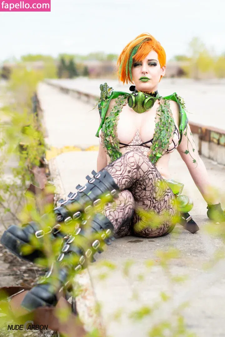 LisaLouWho Onlyfans Photo Gallery 