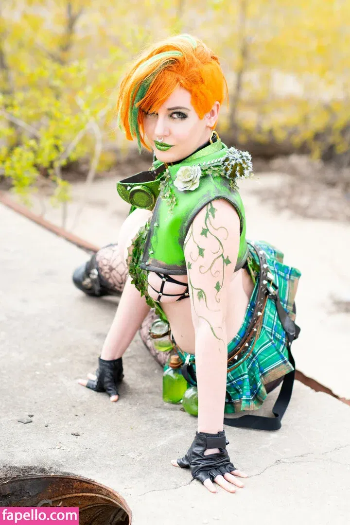 LisaLouWho Onlyfans Photo Gallery 