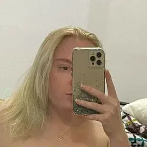 tynnillerobinson Onlyfans Photo Gallery 