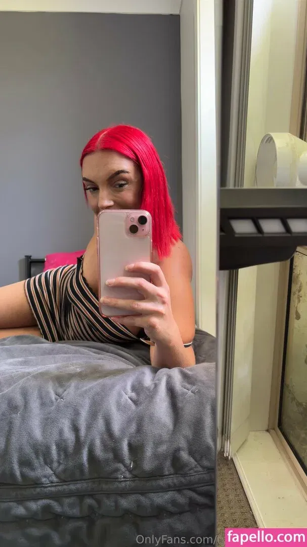 tynnillerobinson Onlyfans Photo Gallery 