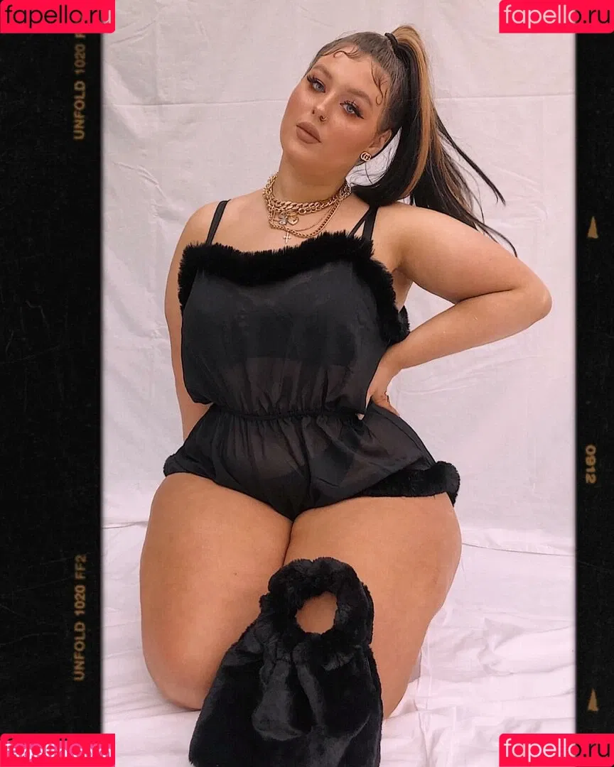 Holly Marston Onlyfans Photo Gallery 
