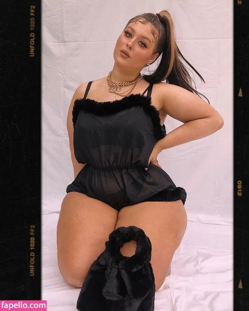 Holly Marston Onlyfans Photo Gallery 