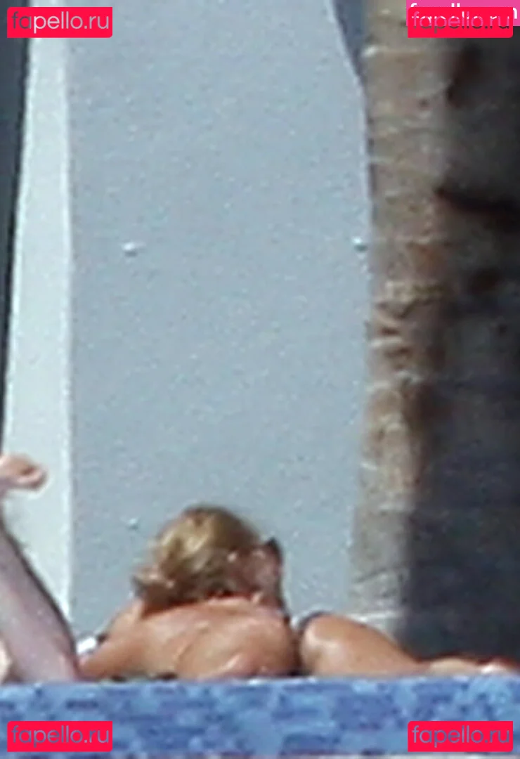 Jessica Simpson Onlyfans Photo Gallery 