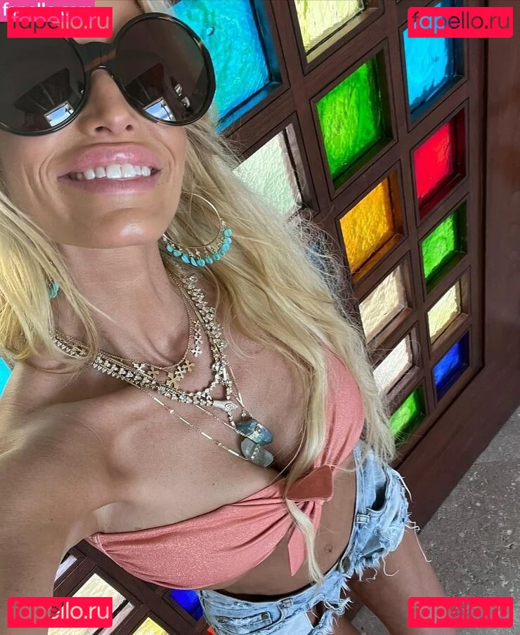 Jessica Simpson Onlyfans Photo Gallery 